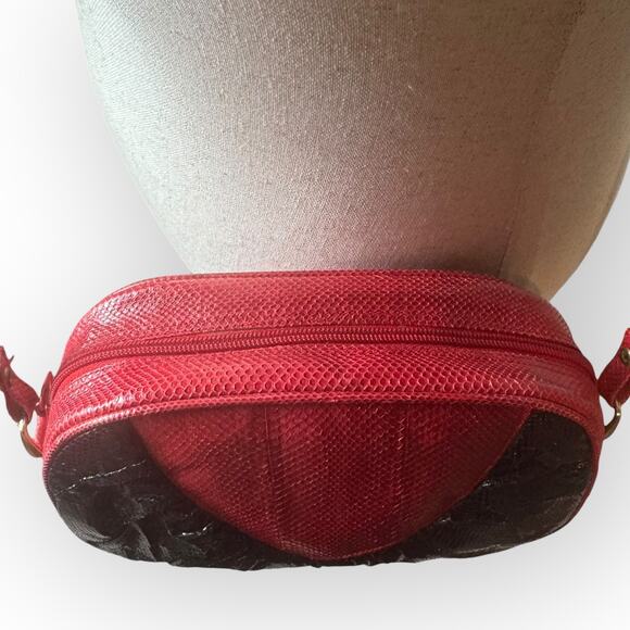 Vintage 1980s R. Soldaña Manila Red and Black Snakeskin Crossbody Purse - Picture 12 of 13